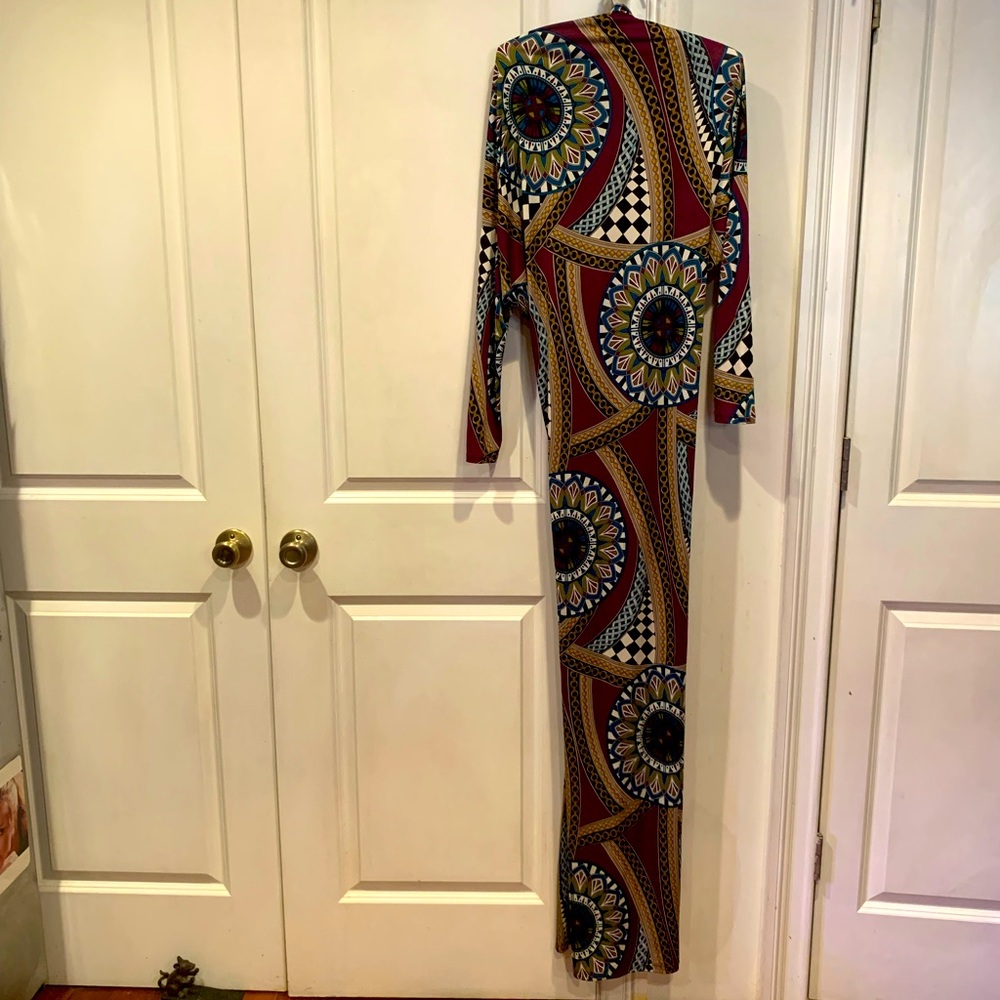 Gorgeous body skimming summer dress - Picture 1 of 5
